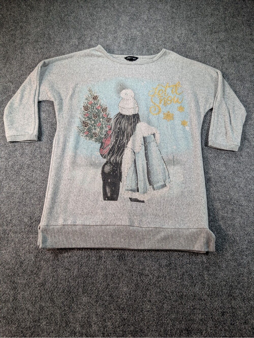 Love & Lace Women's Small Gray Pullover Sweatshirt with Winter Graphic Christmas